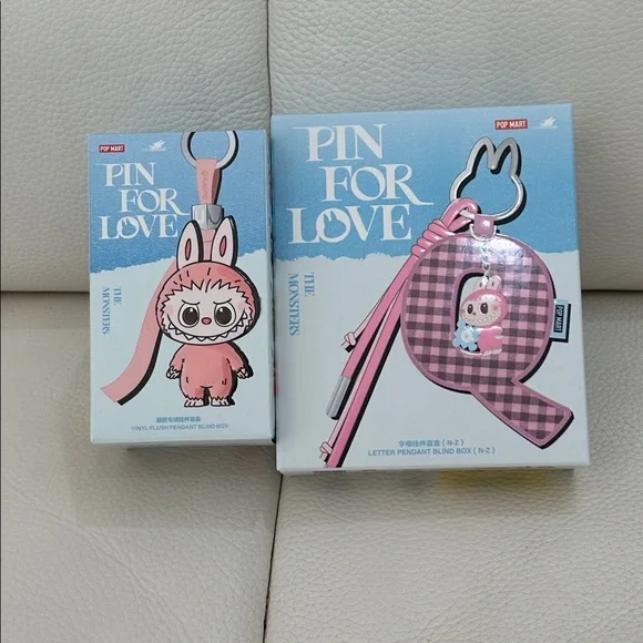 NIB Pop Mart Labubu Pin For Love Q Vinyl Plush & Letter Pendant Keychain - Picture 2 of 12